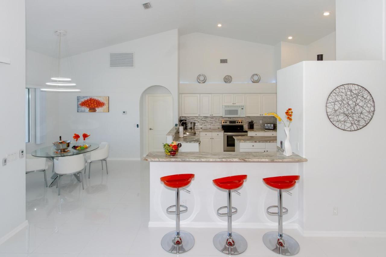Villa Eyleen Кейп Корал Екстериор снимка